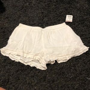 ⭐️3 for $15⭐️ White ruffle shorts